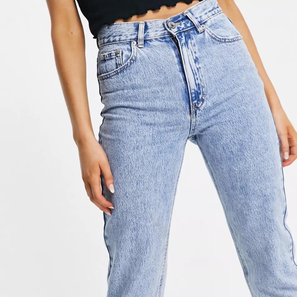 🌼 Light wash Mom Jeans for the Spring/Summer!